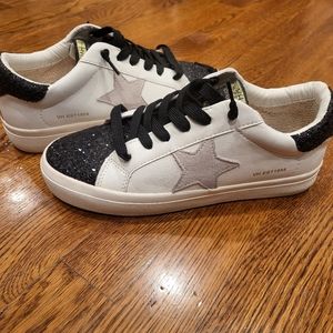 Vintage Havana Lucy Black and White tennis shoes